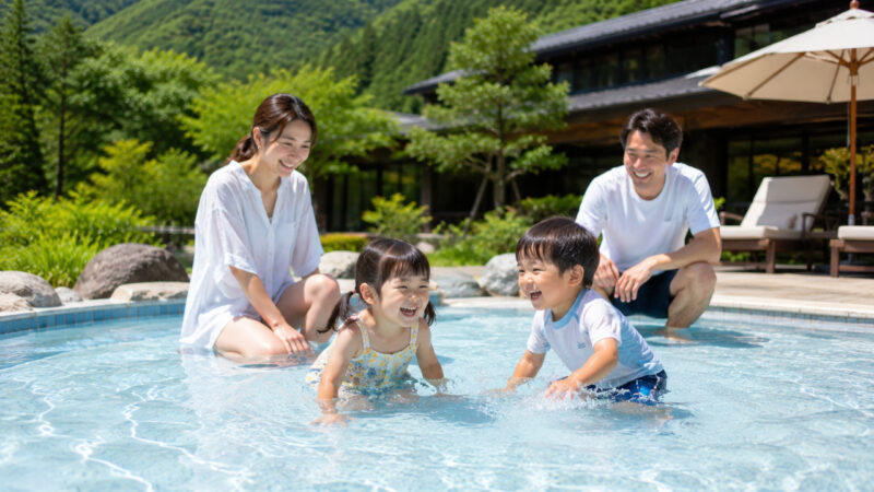 子供向けプールで遊ぶ家族の温泉旅行イメージ