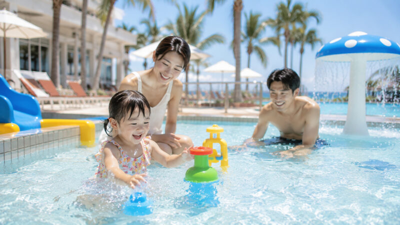 大分 ホテル キッズプールで遊ぶ子ども イメージ
